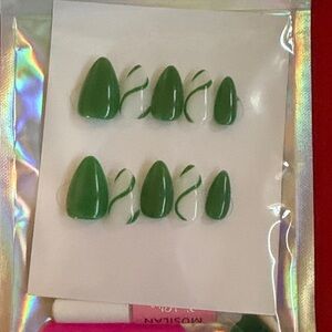 Green Press-On Nails Set
